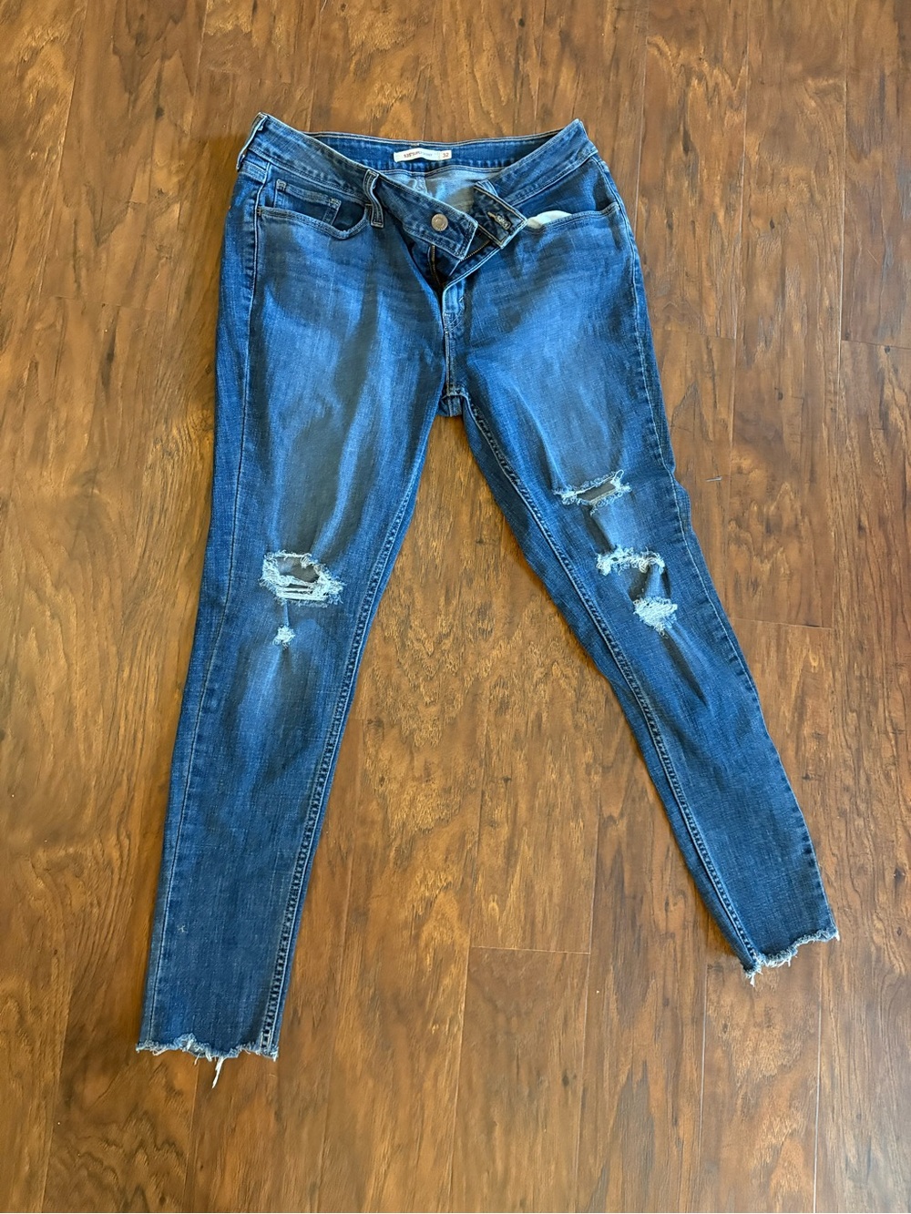 Levi's Women's Mid Blue Distressed Skinny Jeans